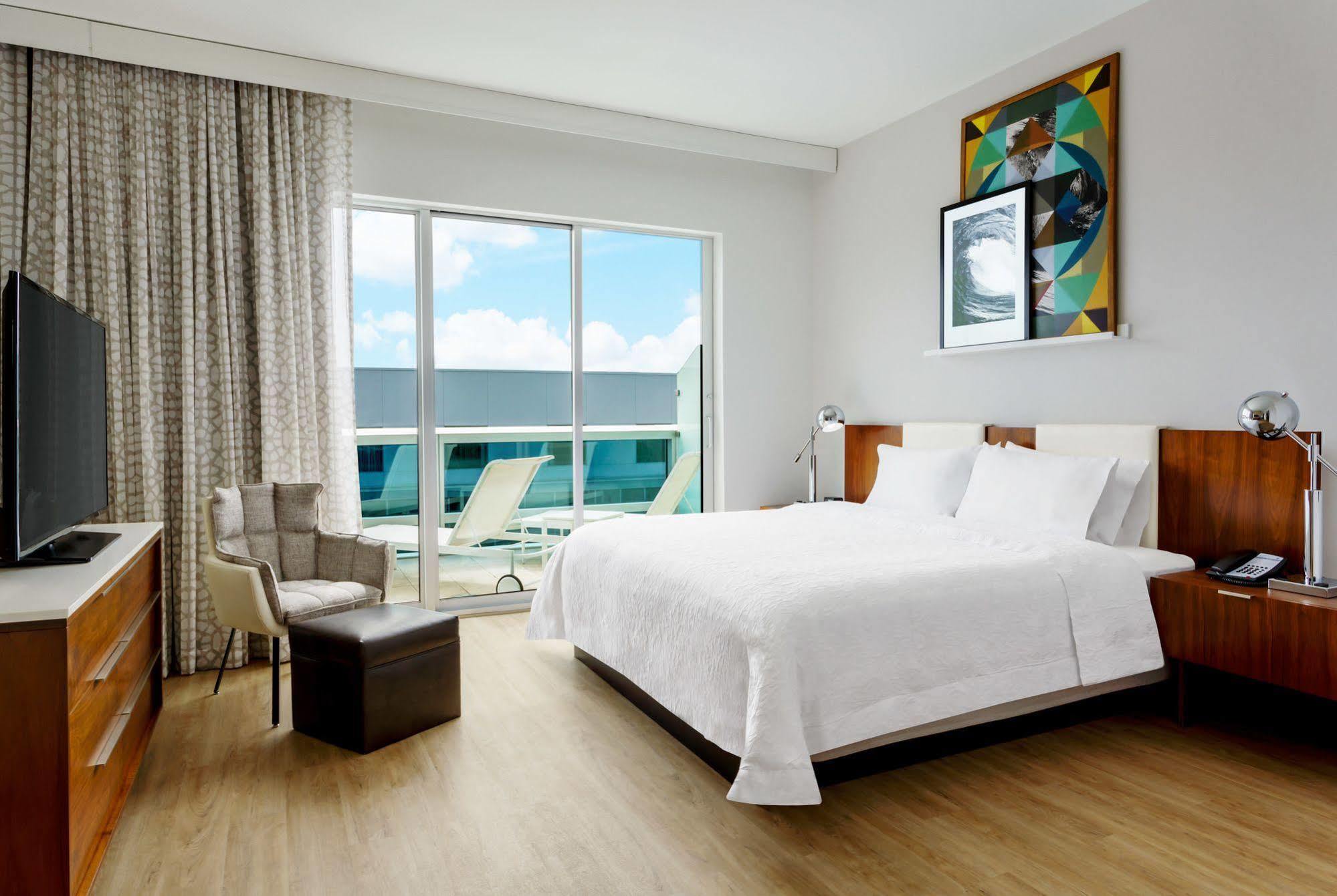 Hampton Inn & Suites Санта-Моника Экстерьер фото